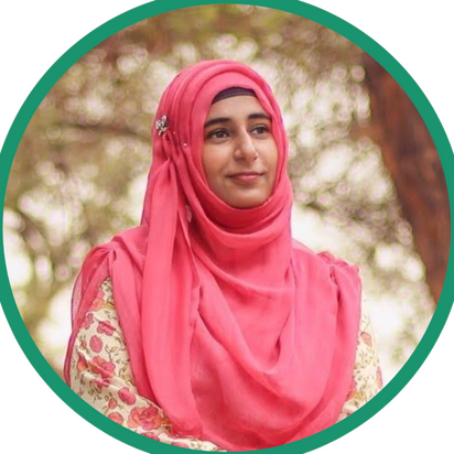 headshot of momina asif